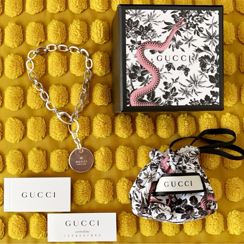 AUTHENTIC NEW GUCCI LOGO SILVER ROUND TAG TRADEMARK CHARM BRACELET